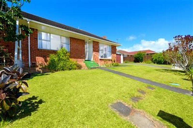 Photo of property in 2/2 Wayne Drive, Mangere, Auckland, 2022