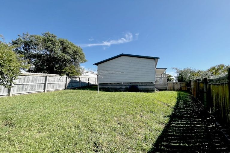 Photo of property in 4 Karo Place, Glendene, Auckland, 0602