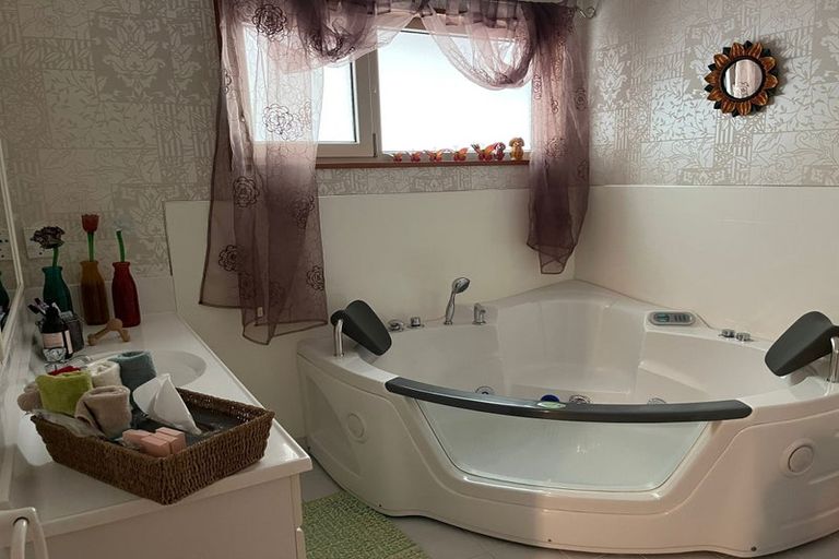 Photo of property in 27 Hewitts Road, Woodend, 7610