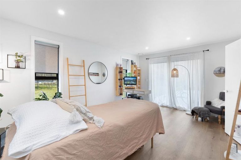 Photo of property in 31 Kingfisher Crescent, Albert Town, Wanaka, 9305