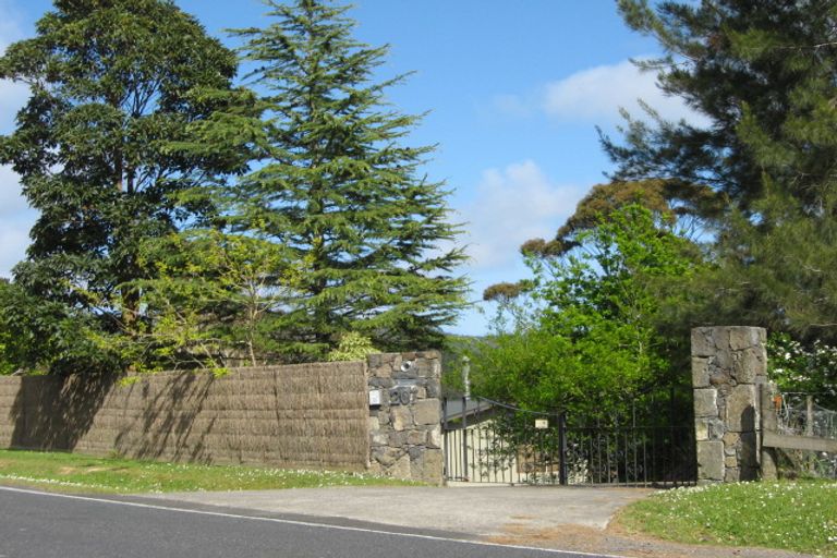 Photo of property in 207 Forest Road, Waiatarua, Auckland, 0612