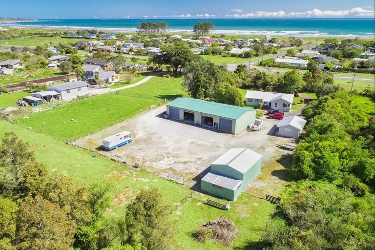 Photo of property in 3 Mcintyre Road, Carters Beach, Westport, 7892
