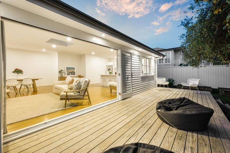 Photo of property in 43 Aramoana Avenue, Devonport, Auckland, 0624