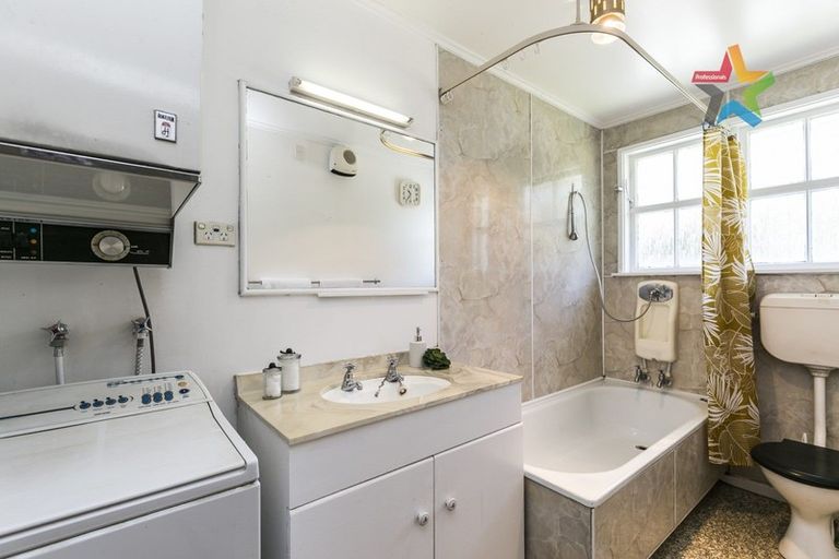 Photo of property in 300 Karori Road, Karori, Wellington, 6012