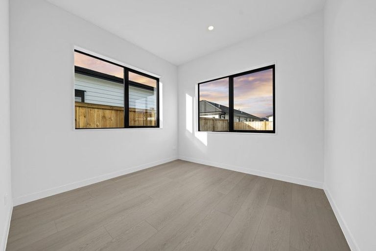 Photo of property in 30 Korowhiti Road, Clarks Beach, 2122