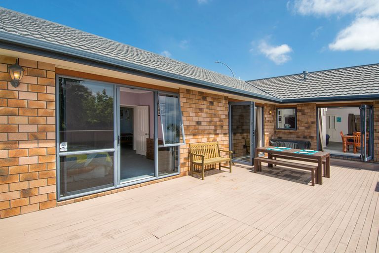 Photo of property in 2 Waterside Drive, Pyes Pa, Tauranga, 3112