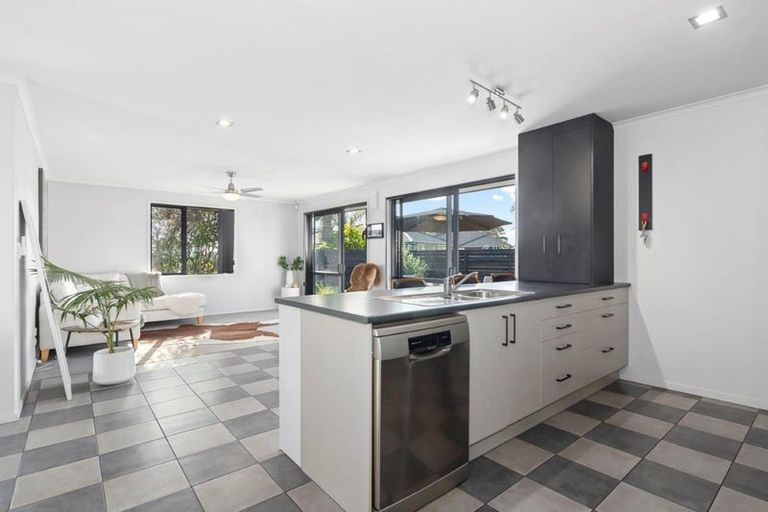 Photo of property in 50 Ocean View Rise, Ruakaka, 0116