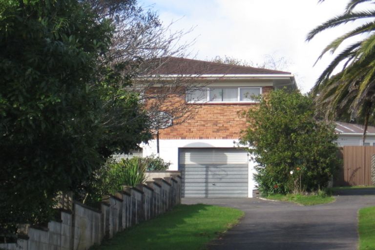 Photo of property in 6 Taioma Crescent, Te Atatu Peninsula, Auckland, 0610