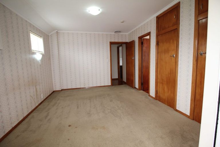 Photo of property in 13 Warrington Grove, Newlands, Wellington, 6037