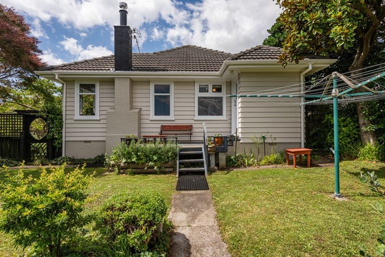 Photo of property in 22 Raroa Terrace, Tawa, Wellington, 5028