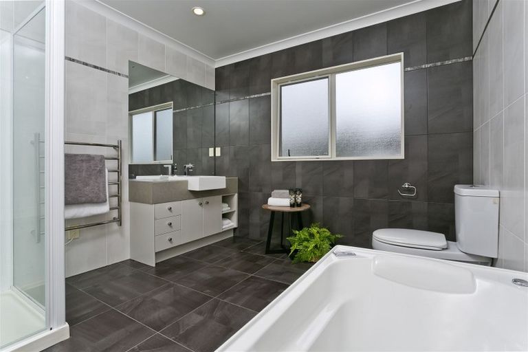 Photo of property in 55 Oakway Drive, Schnapper Rock, Auckland, 0632