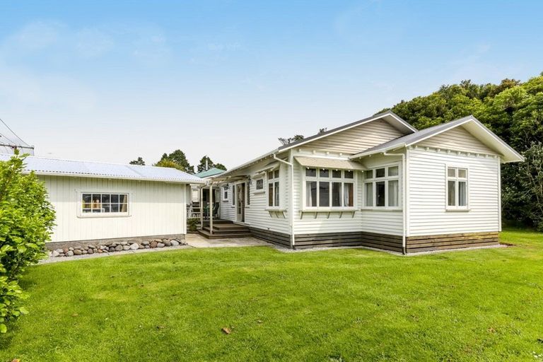 Photo of property in 24 Cumming Street, Okato, 4335