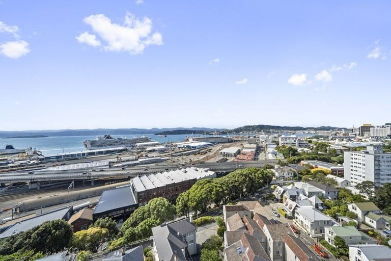 Photo of property in Mansfield Towers, 1 Grant Road, Thorndon, Wellington, 6011