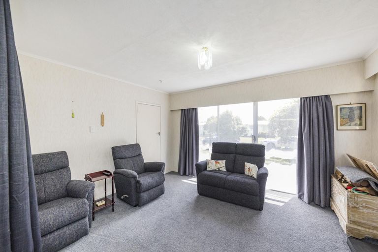 Photo of property in 37 Waterloo Crescent, Hokowhitu, Palmerston North, 4410