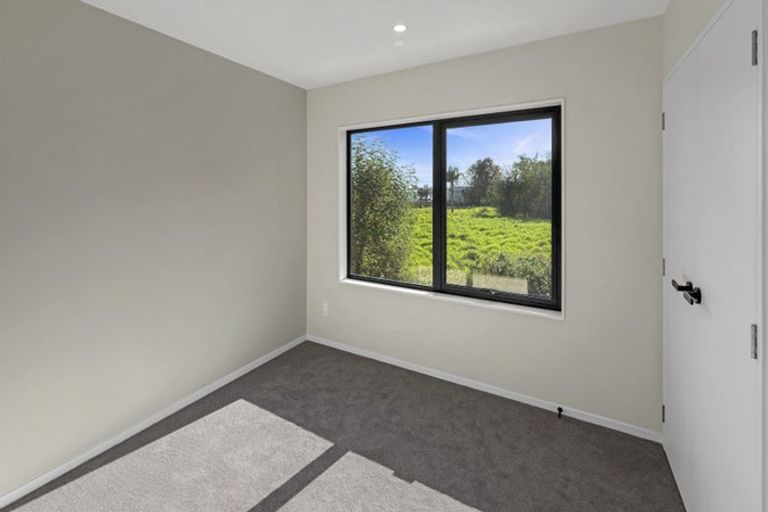 Photo of property in 43 Picnic Point Road, Hobsonville, 0616