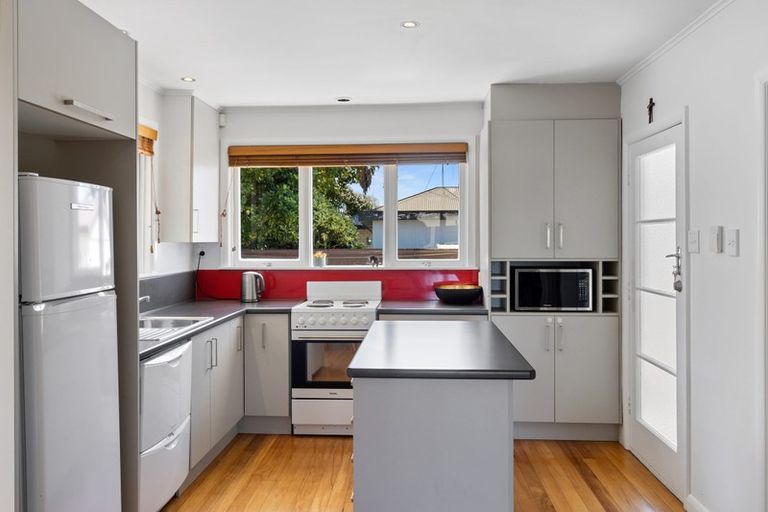 Photo of property in 14 Dover Road, St Andrews, Hamilton, 3200