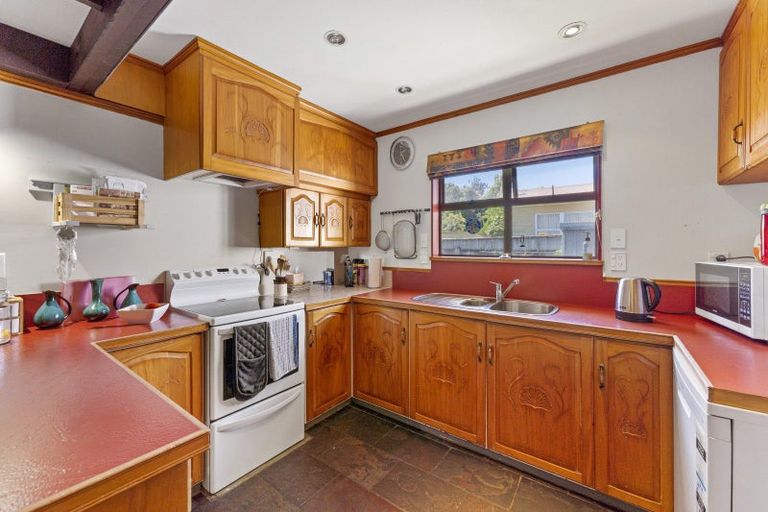 Photo of property in 2/10 Wilford Street, Wallaceville, Upper Hutt, 5018