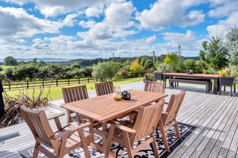 Photo of property in 10 Mcmurdo Road, South Head, Helensville, 0874