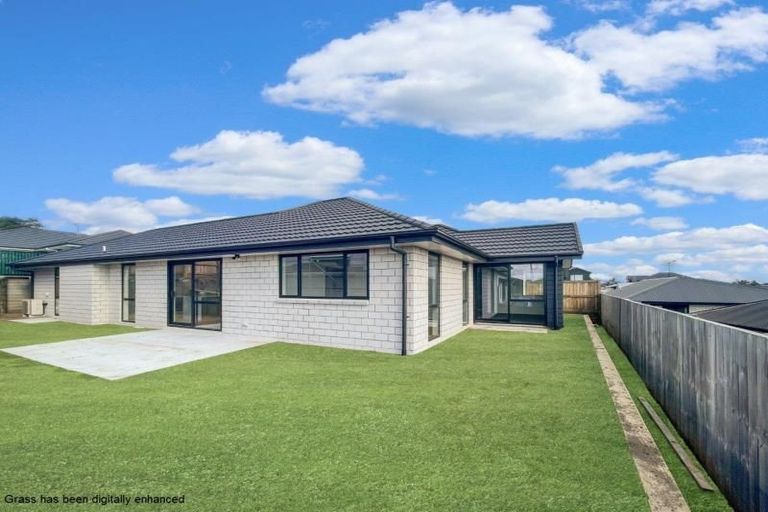 Photo of property in 16 North Ridge Drive, Rototuna North, Hamilton, 3210