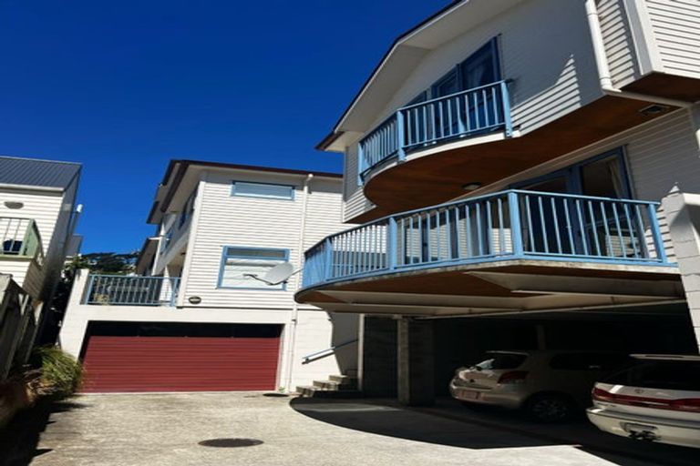 Photo of property in 2/129 The Parade, Island Bay, Wellington, 6023