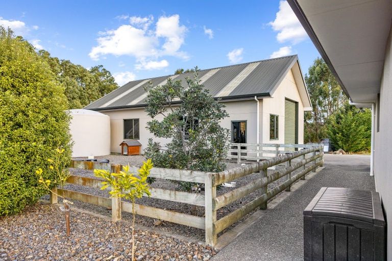 Photo of property in 44 Tutakarae Road, Kelvin Grove, Palmerston North, 4470