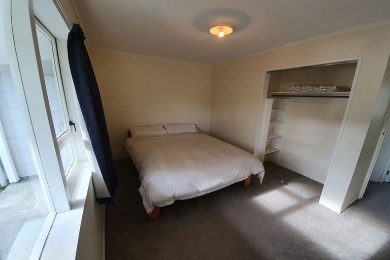 Photo of property in 2 Ladbrooke Drive, Newlands, Wellington, 6037