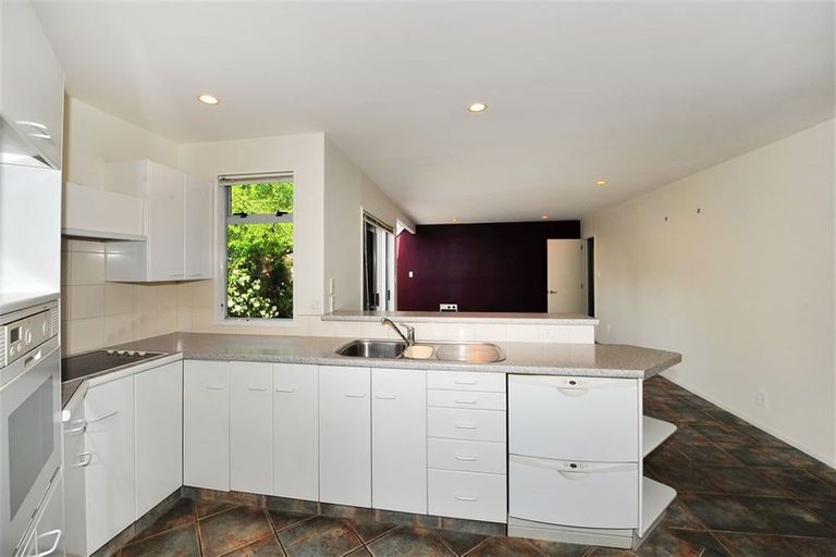 Photo of property in 29 Brockhall Lane, Avonhead, Christchurch, 8042