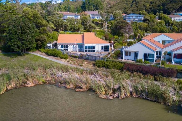 Photo of property in 11 Lakeside Villas, Whitby, Porirua, 5024
