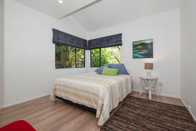 Photo of property in 24 Valley Road, Titirangi, Auckland, 0604