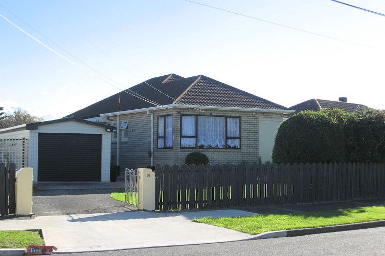 Photo of property in 16 Benge Crescent, Naenae, Lower Hutt, 5011
