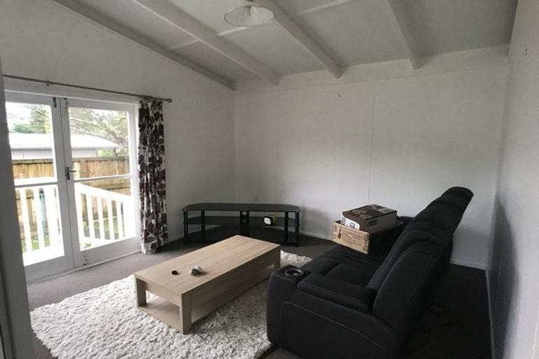 Photo of property in 57 Candia Road, Henderson Valley, Auckland, 0614