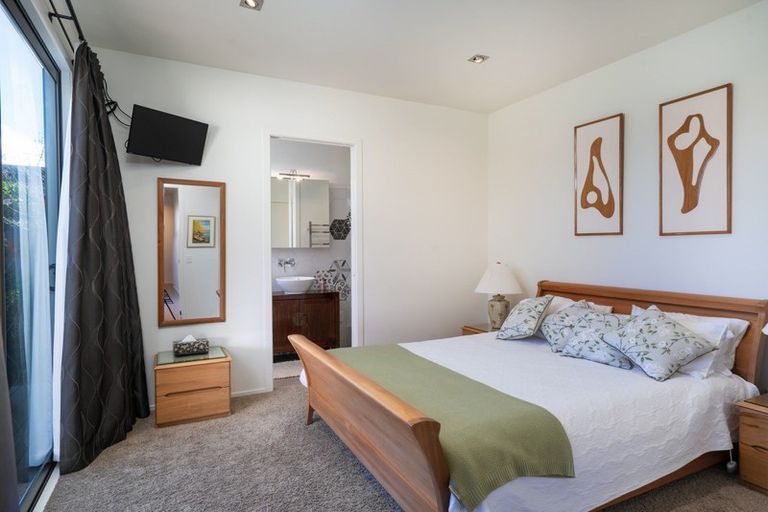 Photo of property in 9 Pukenamu Road, Rainbow Point, Taupo, 3330