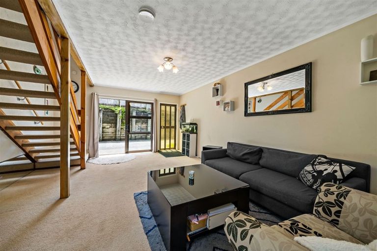Photo of property in 2/14 Ceramco Place, Torbay, Auckland, 0630