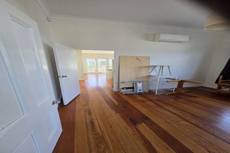 Photo of property in 20 Naughton Terrace, Kilbirnie, Wellington, 6022