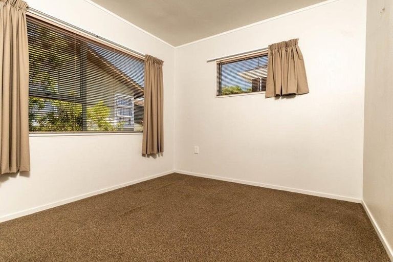 Photo of property in 63 Kirby Street, Glendene, Auckland, 0602