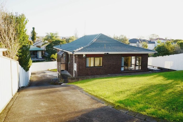 Photo of property in 2 Sheehan Road, Te Atatu South, Auckland, 0610