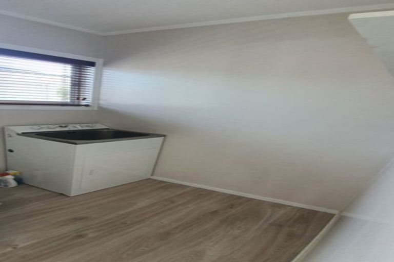 Photo of property in 98 Botany Road, Botany Downs, Auckland, 2010