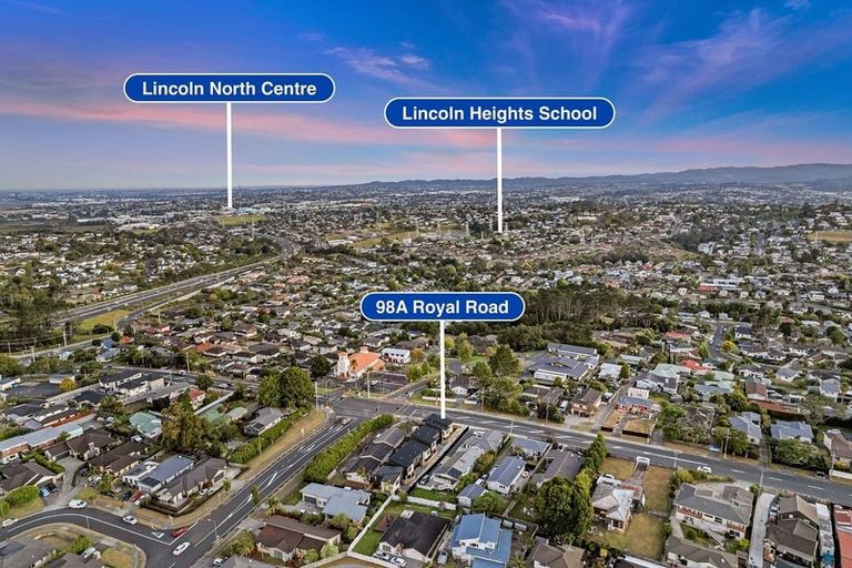 Photo of property in 98a Royal Road, Massey, Auckland, 0614