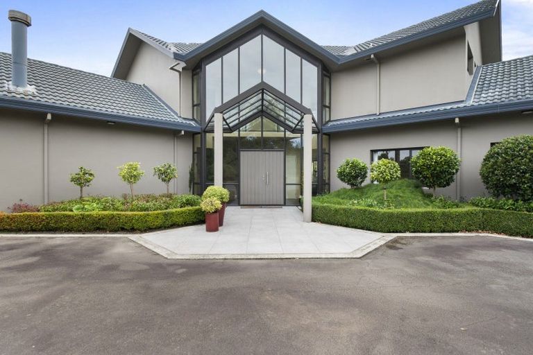 Photo of property in 70 Waicola Drive, Fitzherbert, Palmerston North, 4471