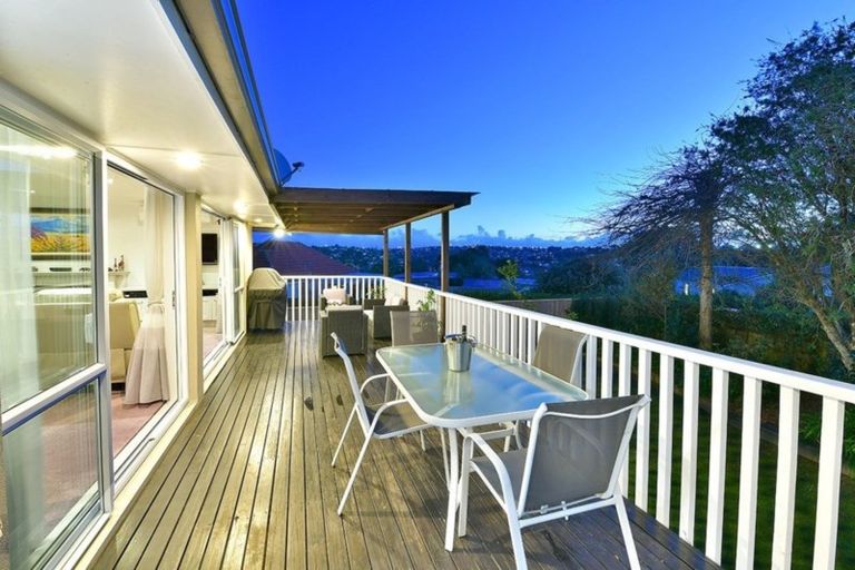 Photo of property in 1/56 Woodlands Crescent, Browns Bay, Auckland, 0630