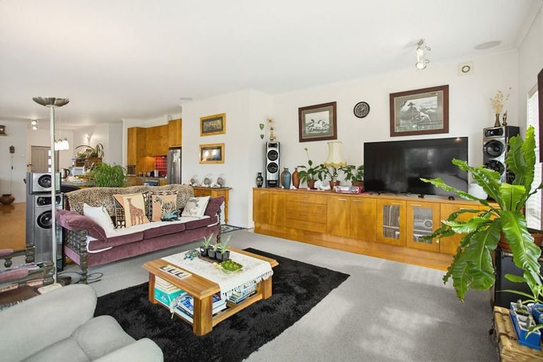Photo of property in 5 Debenham Drive, Whitianga, 3510