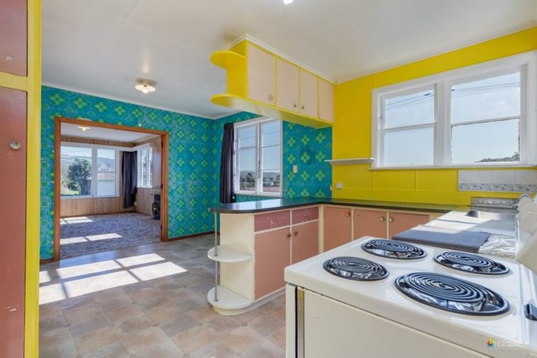 Photo of property in 5 Berkshire Grove, Cannons Creek, Porirua, 5024