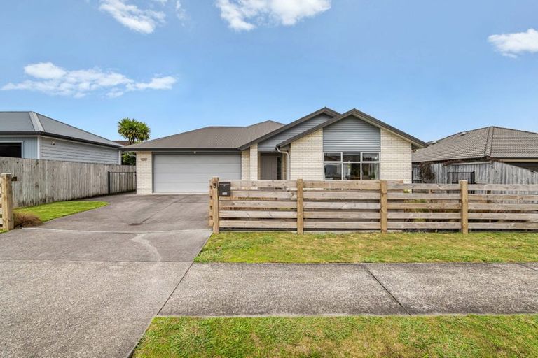 Photo of property in 3 Madden Avenue, Kumeu, 0810