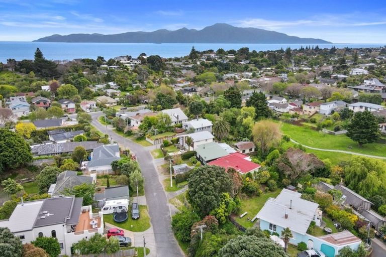 Photo of property in 12 Karaka Grove, Raumati Beach, Paraparaumu, 5032