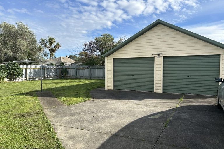 Photo of property in 17 Bristol Crescent, Roslyn, Palmerston North, 4414