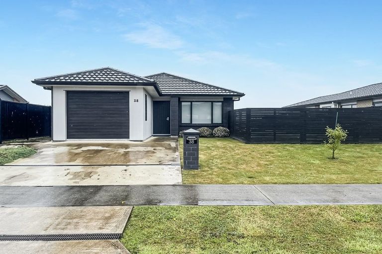 Photo of property in 38 Filmer Crescent, Wallaceville, Upper Hutt, 5018