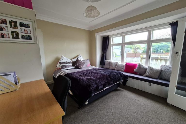 Photo of property in 42 Chelwood Street, Takaro, Palmerston North, 4412