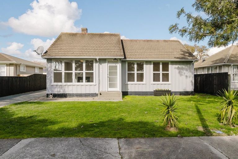 Photo of property in 60 Ellesmere Crescent, Highbury, Palmerston North, 4412