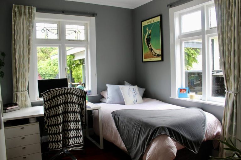 Photo of property in 18 Fernlea Avenue, Karori, Wellington, 6012