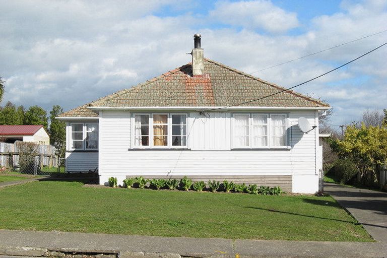 Photo of property in 2 Churchill Street, Waipukurau, 4200